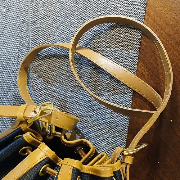 Yves Saint Laurent Black and Tan Shoulder Bag - Picture 11 of 16